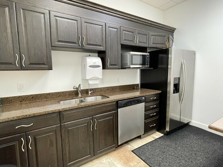 More Photos Of 1701 NW 80th Blvd, Gainesville Office For Sale