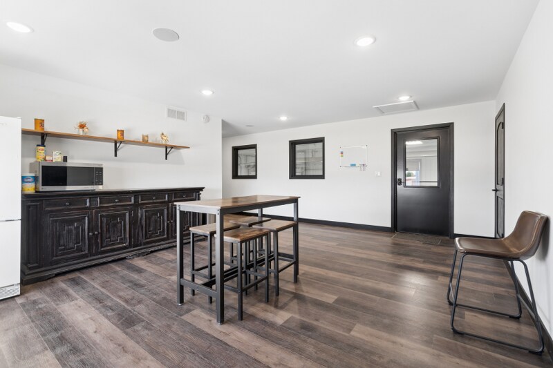 More Photos Of 214 S Airport Rd, Washington General Retail For Sale