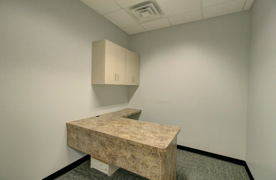 More Photos Of 366 N Portland Way, Galion Medical For Lease