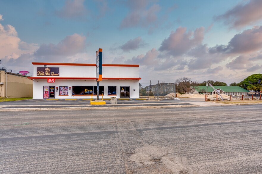 Primary Photo Of 7819 S Pipers Creek, San Antonio Freestanding For Sale