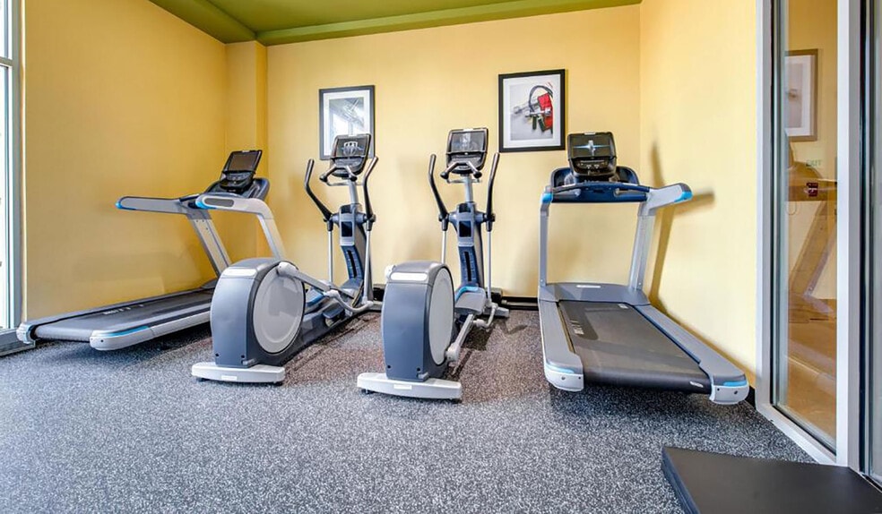 More Photos Of 251 Pennsylvania Pky, Indianapolis Hotel For Sale
