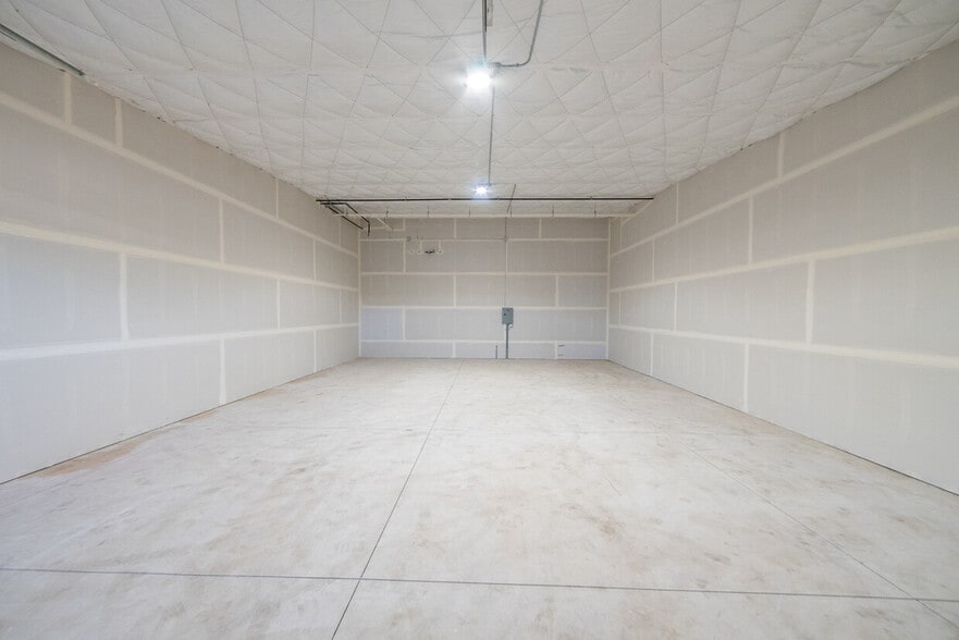 More Photos Of 90900 Roberts Rd, Coburg Unknown For Lease