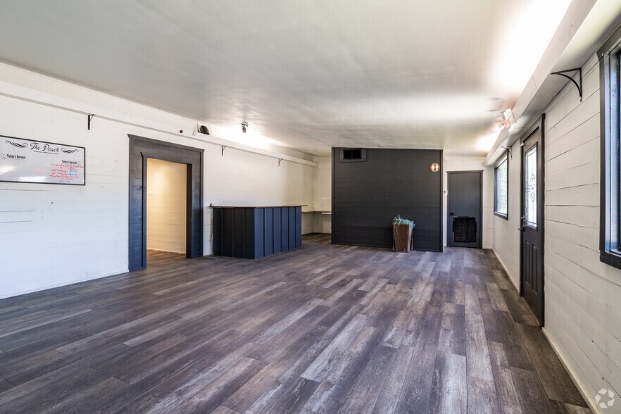 More Photos Of 930 Highway 59 Loop N, Livingston Restaurant For Sale