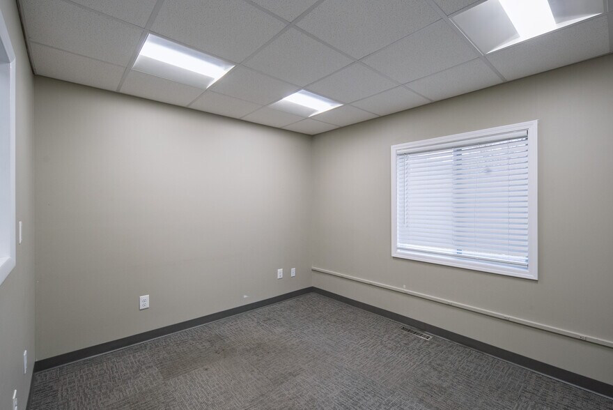 More Photos Of 404 Troy Schenectady Rd, Latham Office Residential For Lease