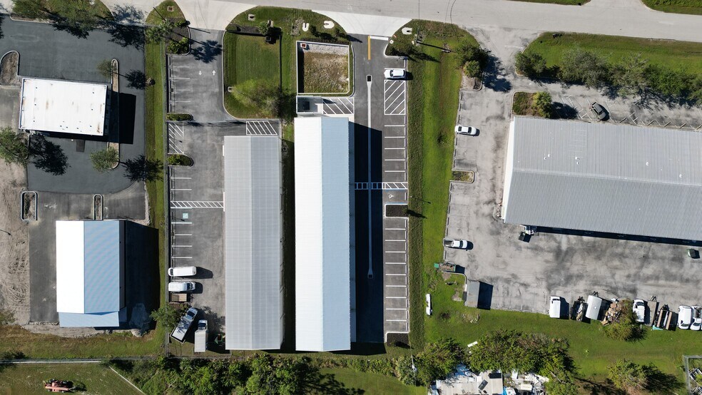 More Photos Of 7440 Sawyer Cir, Port Charlotte Warehouse For Lease