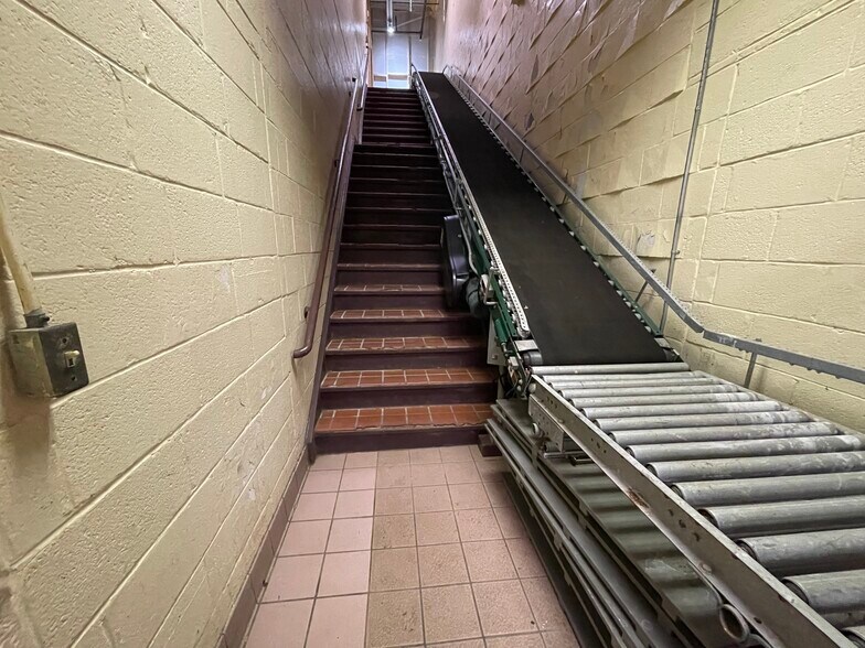 More Photos Of 31920 Van Dyke Ave, Warren Restaurant For Sale