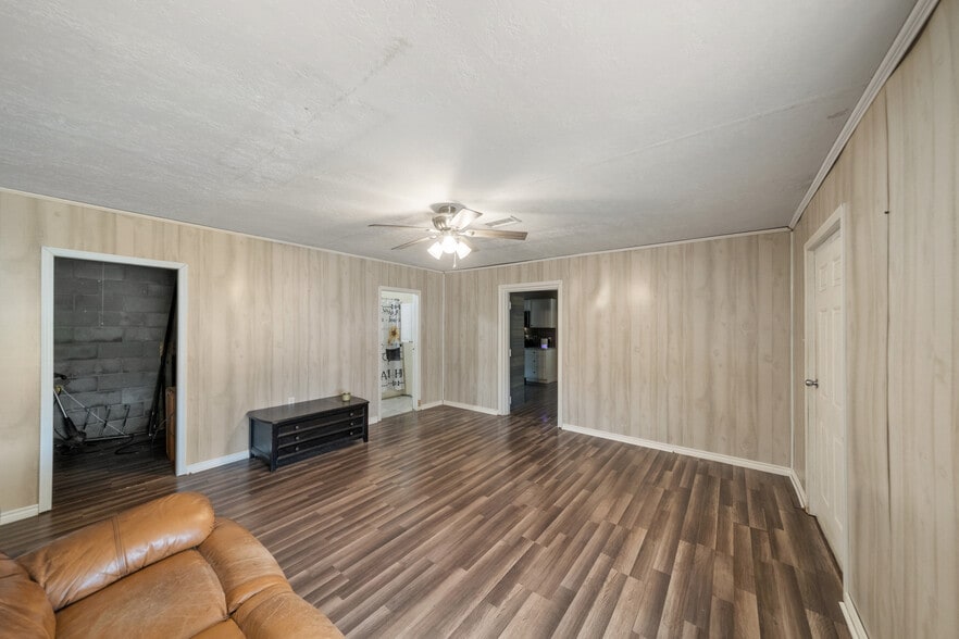 More Photos Of 1425 State Highway 75 N, Huntsville Office For Lease