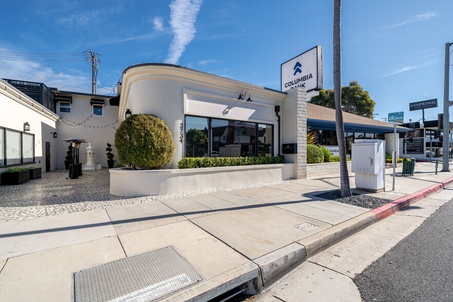 More Photos Of 3732-3734 E Coast Hwy, Corona Del Mar Storefront Retail Residential For Lease