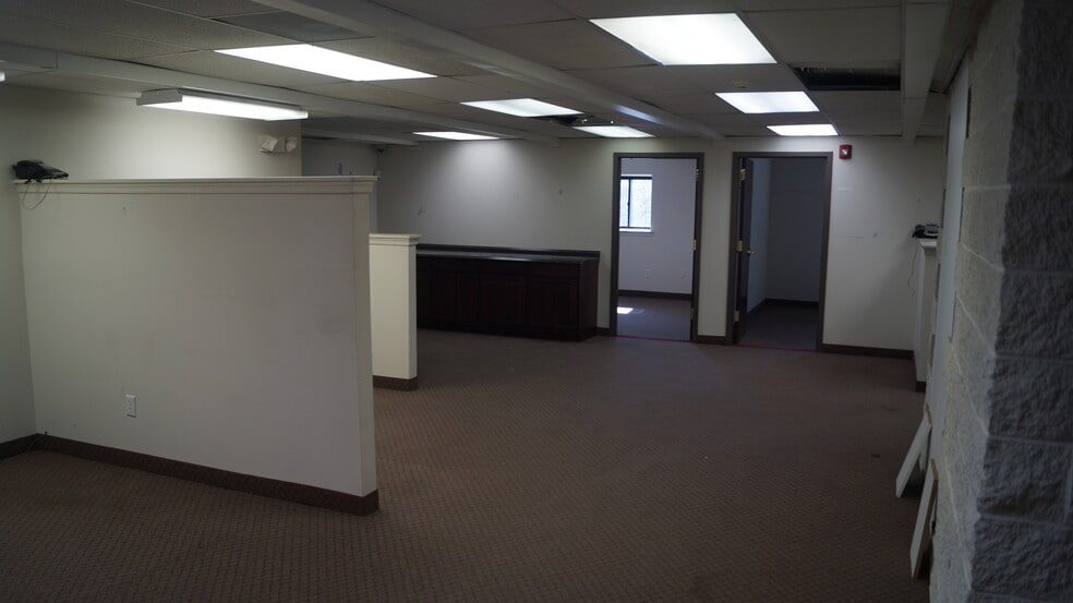 More Photos Of 900 N Lehigh St, Baltimore Light Distribution For Lease