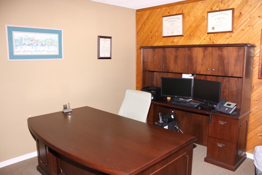 More Photos Of 225 Main St, Destin Office Residential For Lease