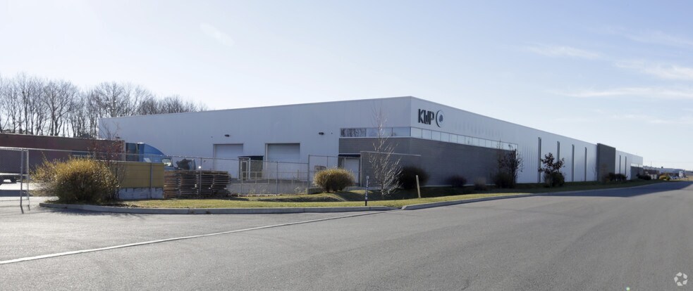 More Photos Of 1367 Rue Nationale, Terrebonne Manufacturing For Lease