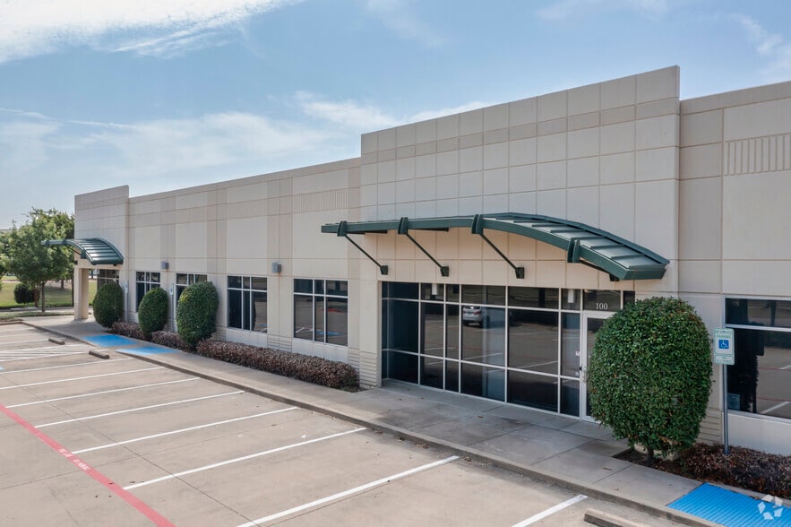 More Photos Of 530 E Corporate Dr, Lewisville Research And Development For Lease