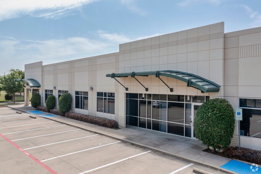 More Photos Of 530 E Corporate Dr, Lewisville Research And Development For Lease