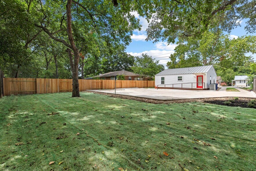 More Photos Of 1512 W Koenig Ln, Austin Office For Sale