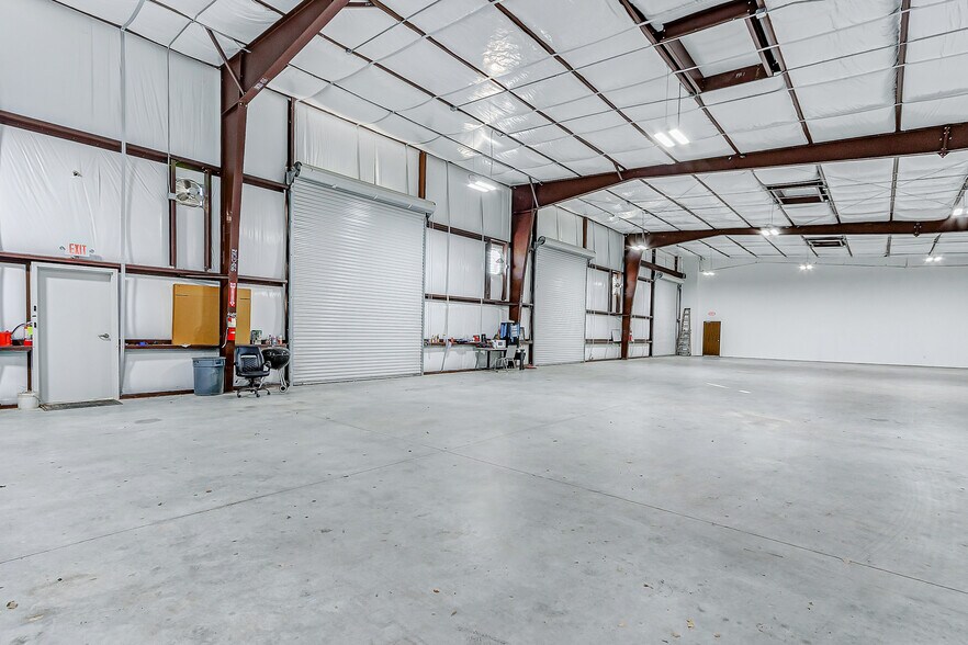 More Photos Of 1631 Highway 6 S, Houston Warehouse For Lease