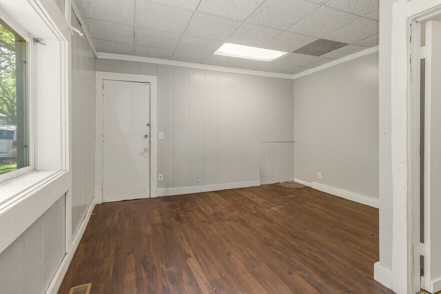 More Photos Of 1321 Payne Ave, Saint Paul Storefront Retail Residential For Sale