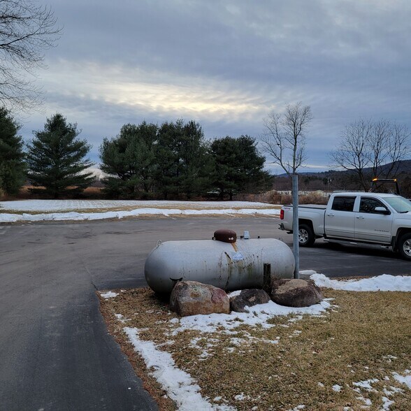 More Photos Of 61 Sullivan St, Wurtsboro Showroom For Sale