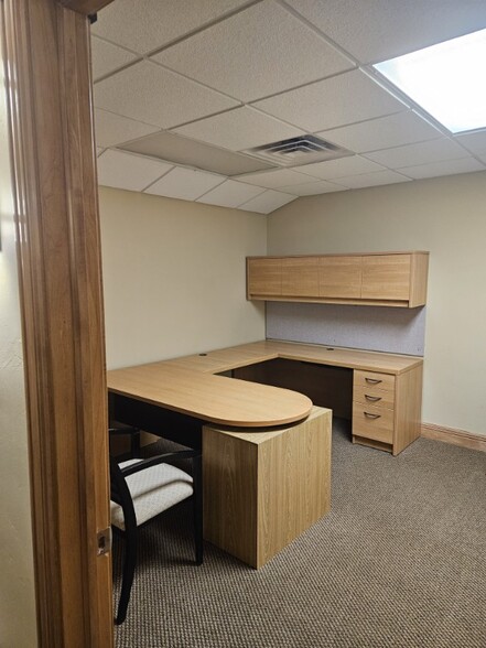More Photos Of 3049 Ramada Way, Green Bay Flex For Lease