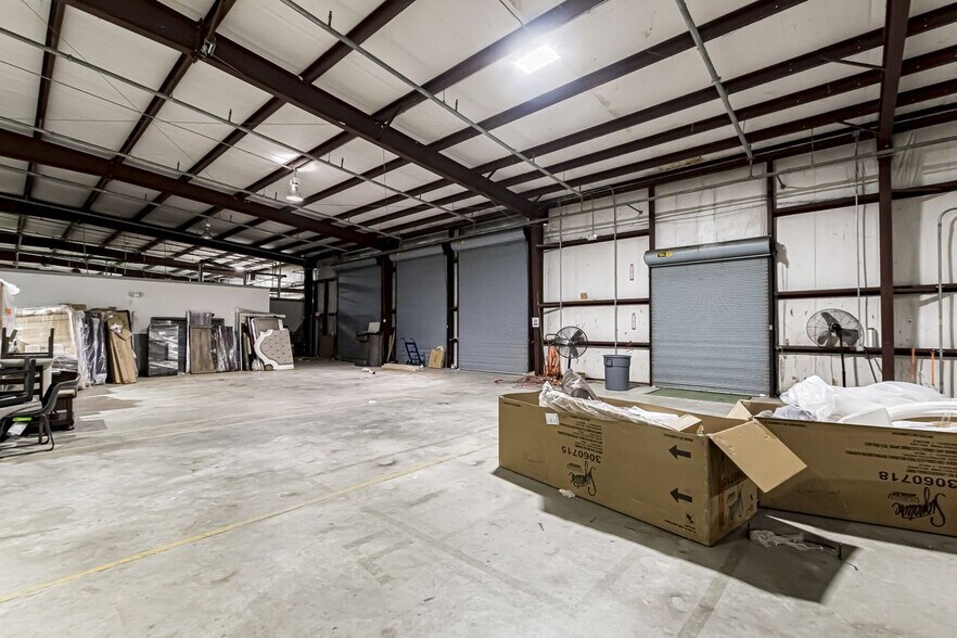More Photos Of 810 W Highway 30, Gonzales Warehouse For Lease