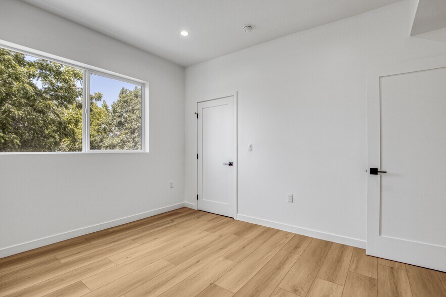 More Photos Of 10826 Hesby St, North Hollywood Apartments For Sale