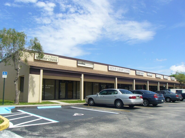 More Photos Of 1501-1571 N Palm Ave, Pembroke Pines General Retail For Sale