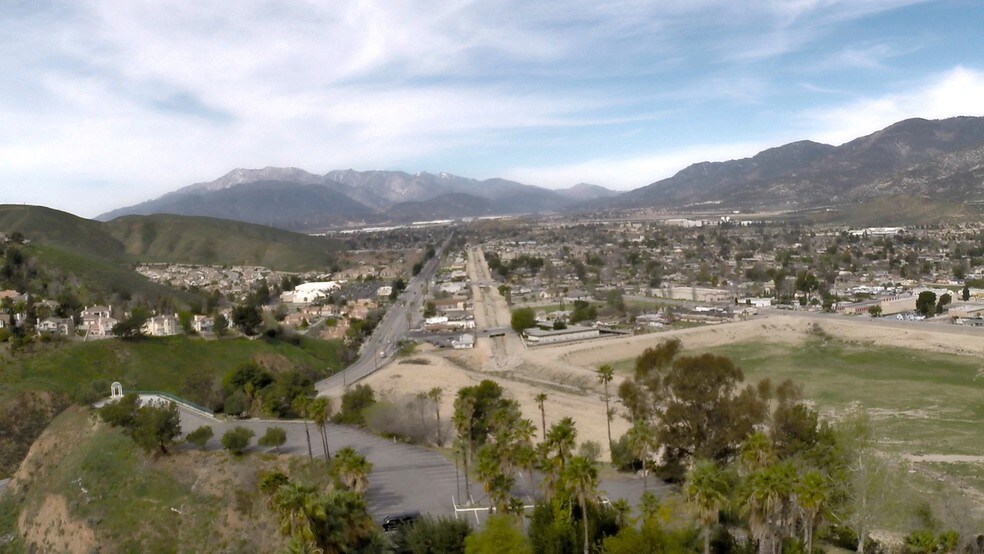 More Photos Of 670 Kendall Dr, San Bernardino Restaurant For Sale