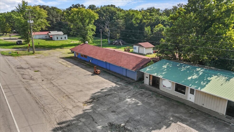 More Photos Of 2701 Pocola blvd, Pocola Warehouse For Sale