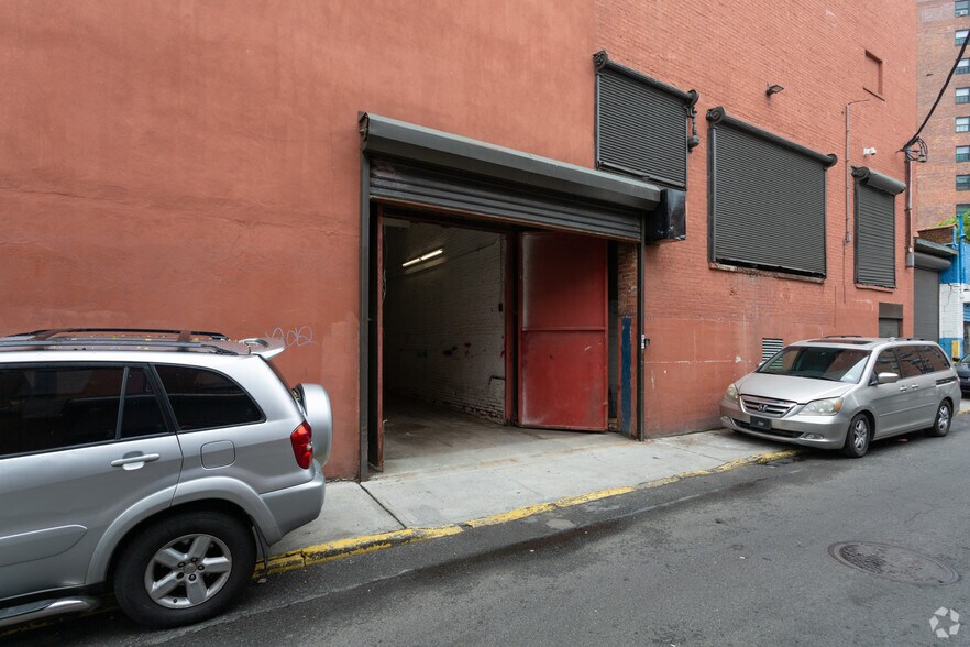 More Photos Of 31-33 School St, Yonkers Warehouse For Lease