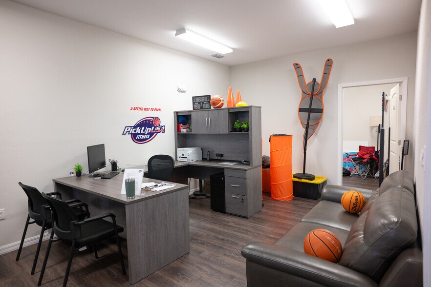 More Photos Of 9937 Race Track Rd, Tampa Manufacturing For Lease