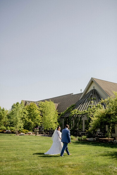 More Photos Of 1905 Central Coast Ln, Fort Atkinson Lodge Meeting Hall For Sale