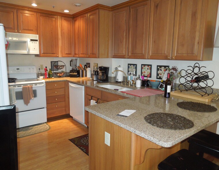 More Photos Of 3257 SE Hawthorne Blvd, Portland Restaurant For Sale