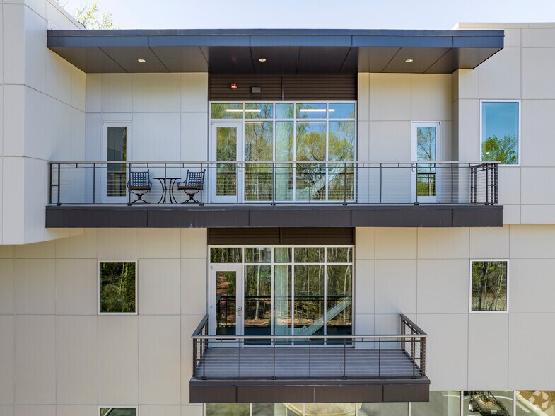 More Photos Of 2101 Old Columbiana Rd, Vestavia Hills Office For Lease