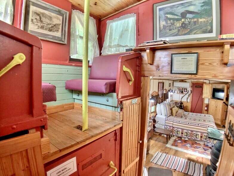 More Photos Of County Road 222, Eureka Springs Hotel For Sale
