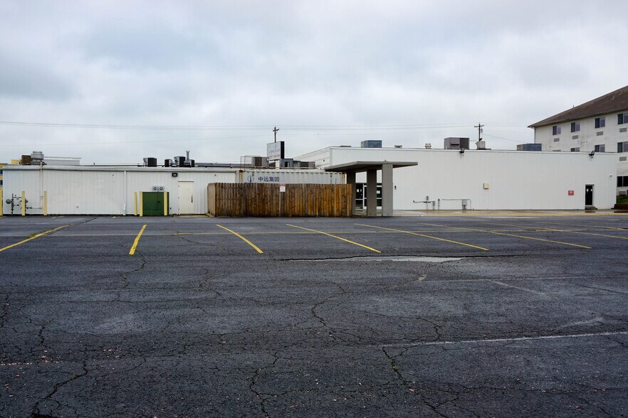 More Photos Of 1701 Martin Springs Dr, Rolla Freestanding For Sale