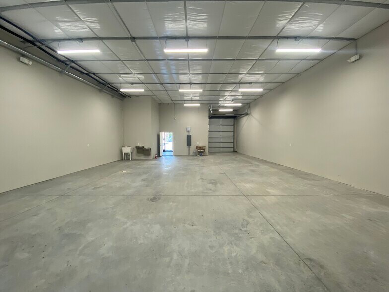 More Photos Of 508 Miles Jamison Rd, Summerville Flex For Lease