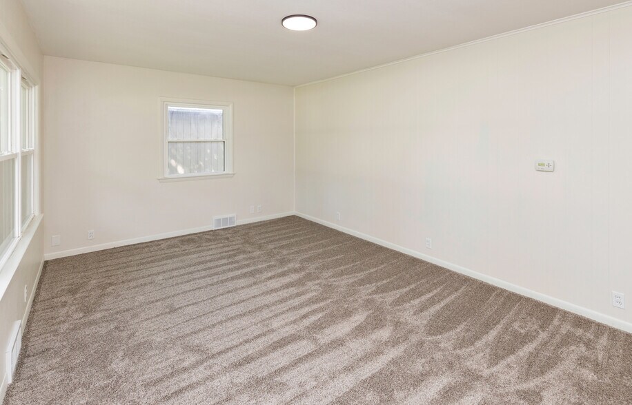 More Photos Of 1100 2nd St NE, Bondurant Industrial For Sale
