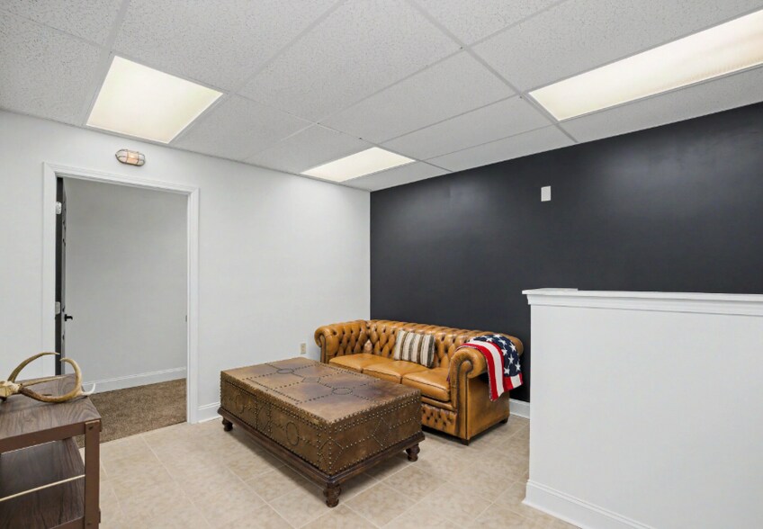 More Photos Of 139 W Ellis Rd, Griffin Loft Creative Space For Sale
