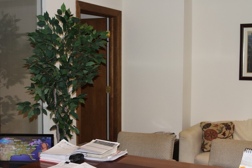 More Photos Of 201 E Dundee Rd, Palatine Office For Sale