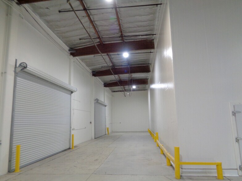 More Photos Of 2828-2840 S Alameda St, Vernon Warehouse For Lease