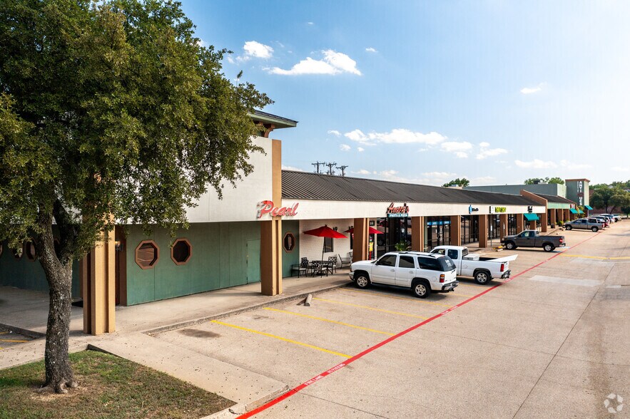 More Photos Of 1601 W Northwest Hwy, Grapevine Unknown For Lease