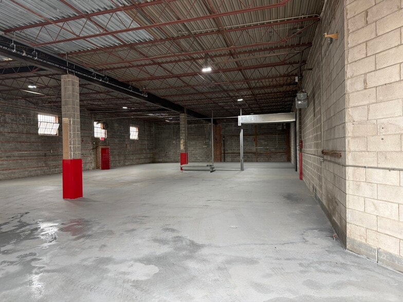 More Photos Of 1401 Commerce Ave, Bronx Warehouse For Lease