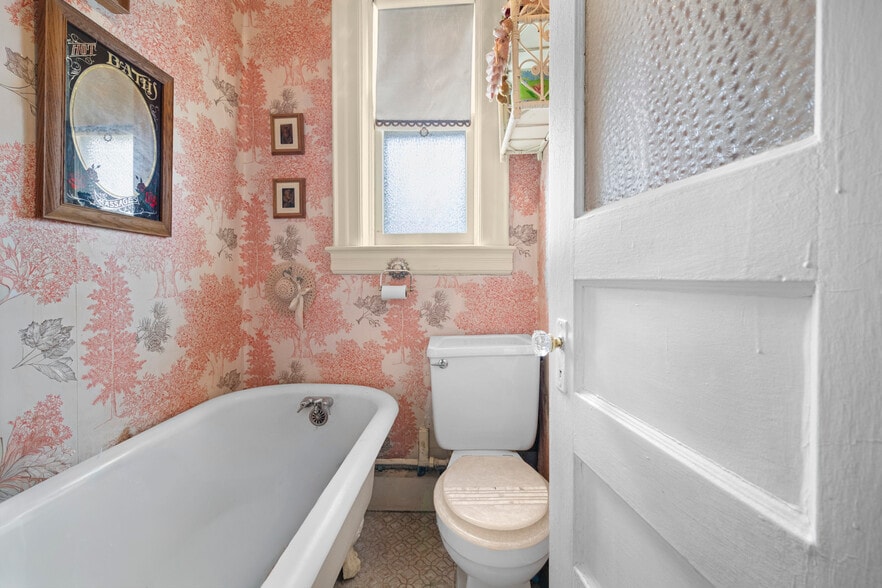 More Photos Of 3172 44th St, Astoria Multifamily For Sale