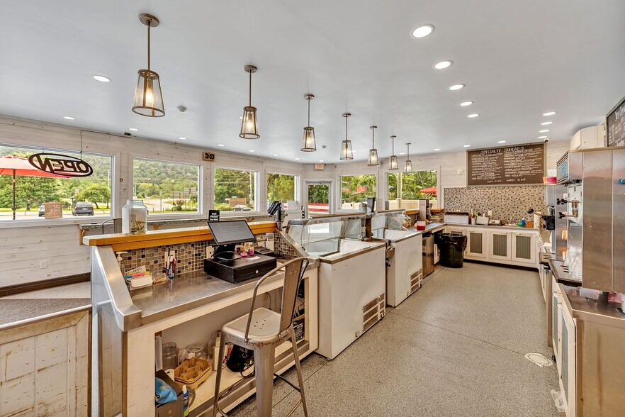 More Photos Of 1908 Old Route 17, Roscoe Restaurant For Sale