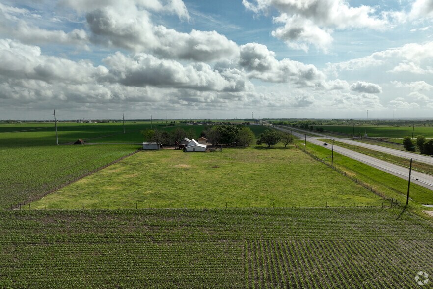 More Photos Of 21813 US-79 Hwy, Taylor Distribution For Lease