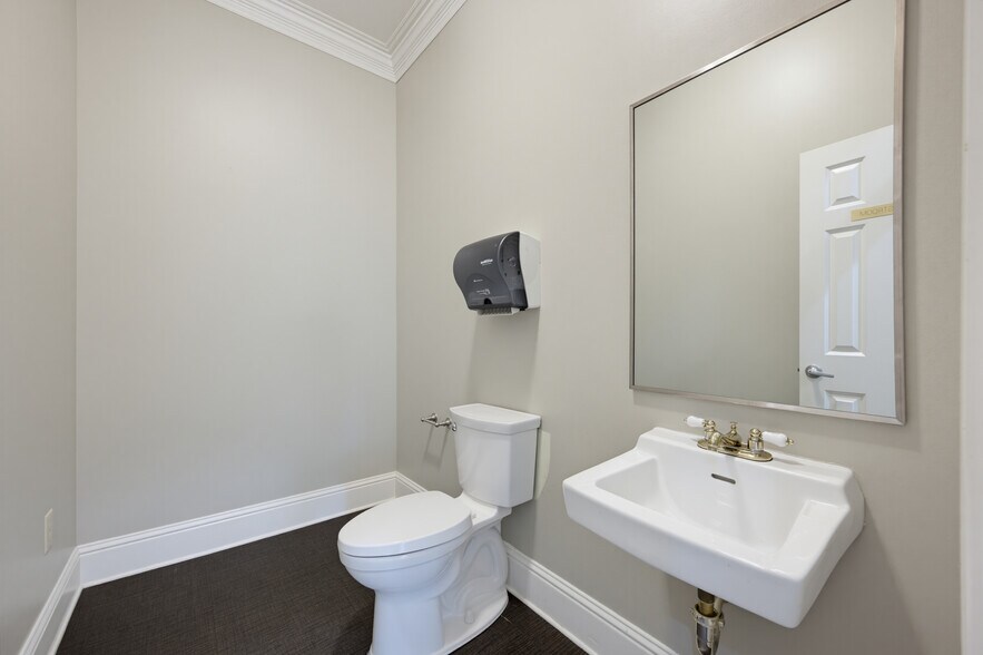 More Photos Of 129 Marble Mill Rd, Marietta Medical For Sale