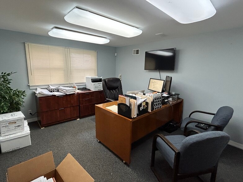 More Photos Of 847 King George Rd, Fords Office For Sale