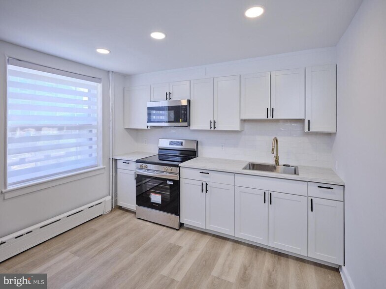 More Photos Of 12-20 W Bridge St, New Hope Storefront For Sale