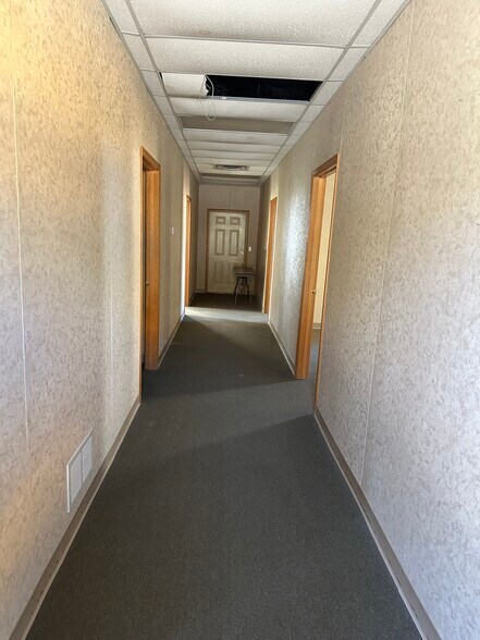 More Photos Of 1105 State St, Mound City Office For Sale