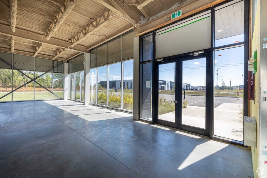 More Photos Of 1110 Rue Bousquet, Granby Warehouse For Sale