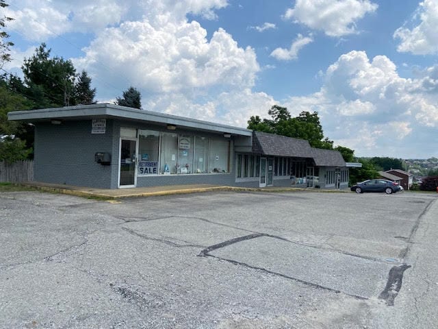 More Photos Of 3 W Hempfield Dr, Irwin Medical For Lease